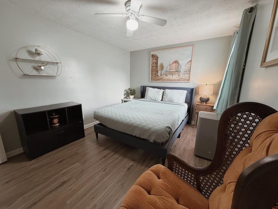 1BR APT Next to Hospital Ideal for Travel Nurses Apartment in Valdosta
