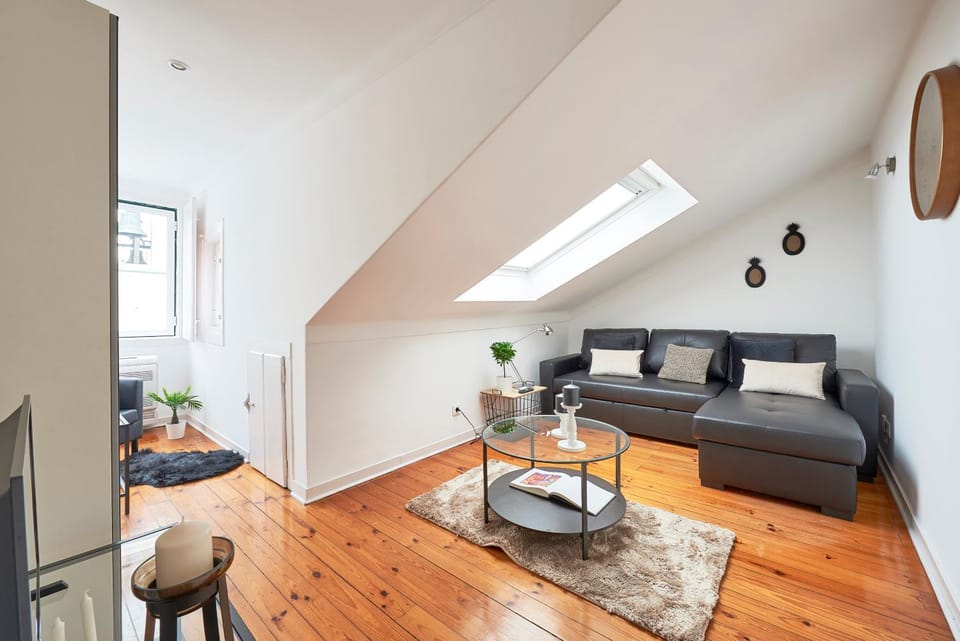 Communal lounge/ TV room, City view, River view