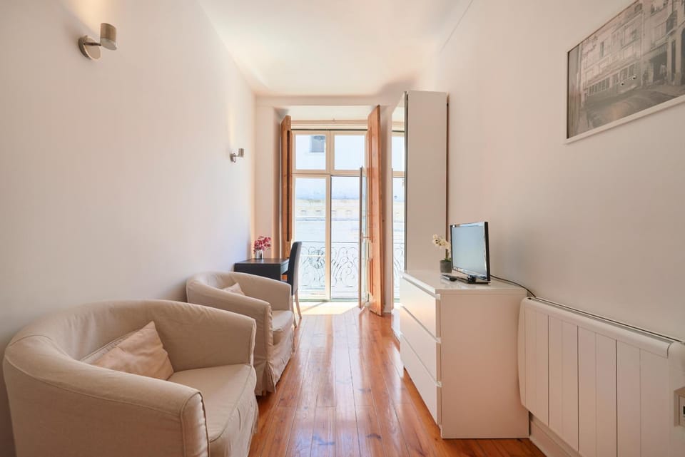 Balcony/Terrace, Bedroom, City view, Landmark view, Street view