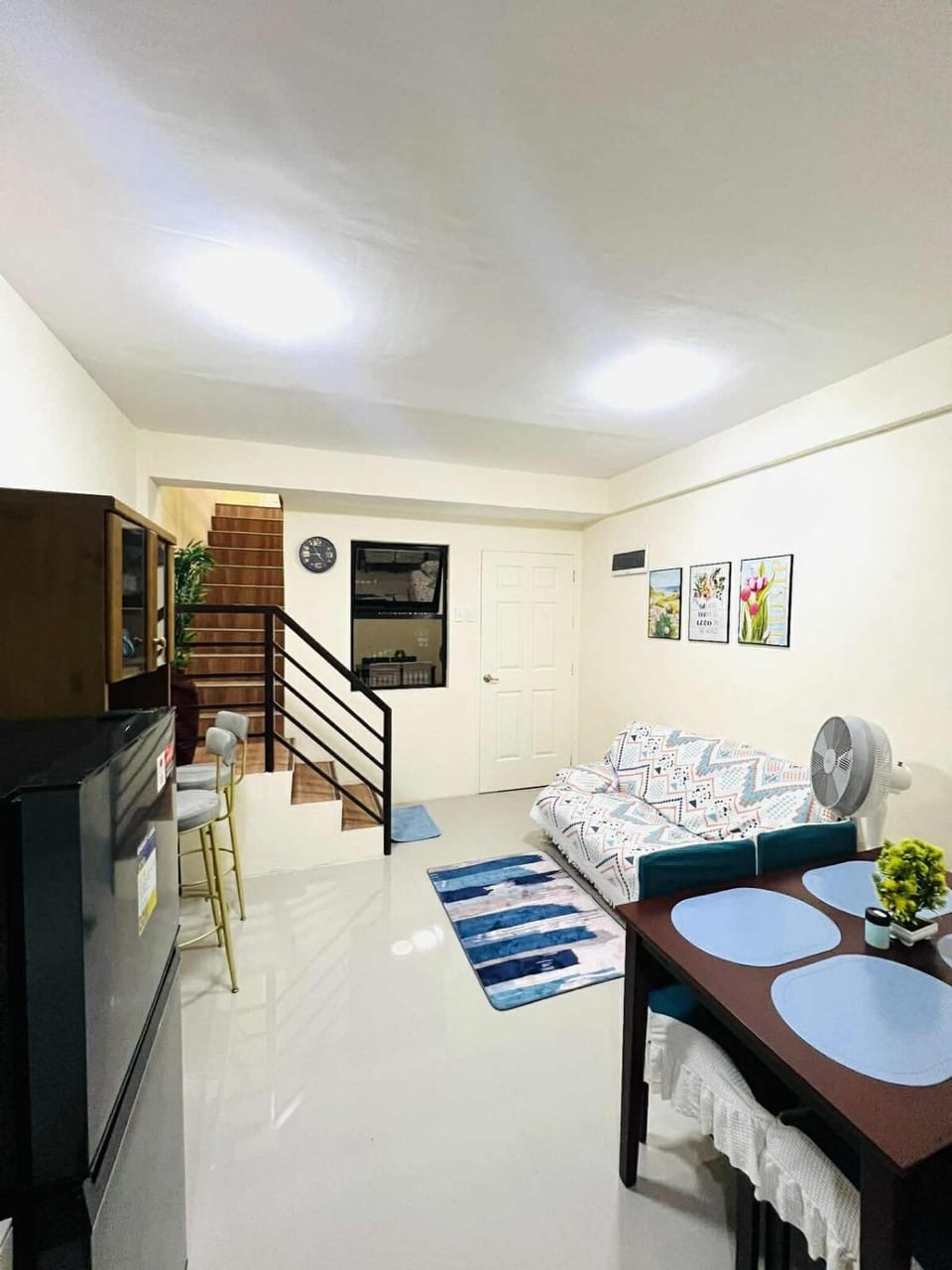 Kitchen or kitchenette, Seating area, Dining area