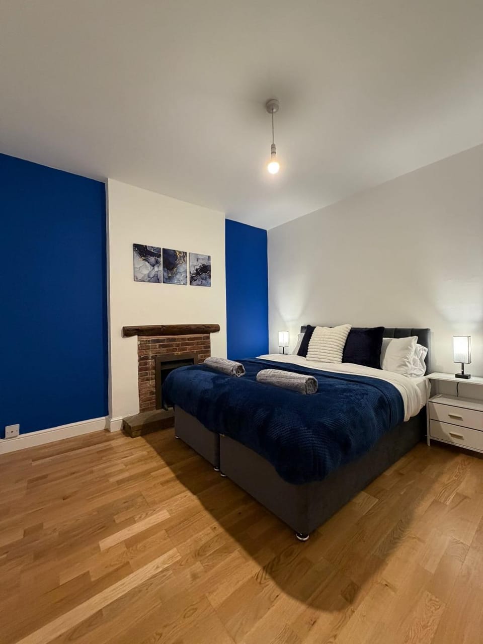 Bed, Photo of the whole room, Bedroom, fireplace, towels