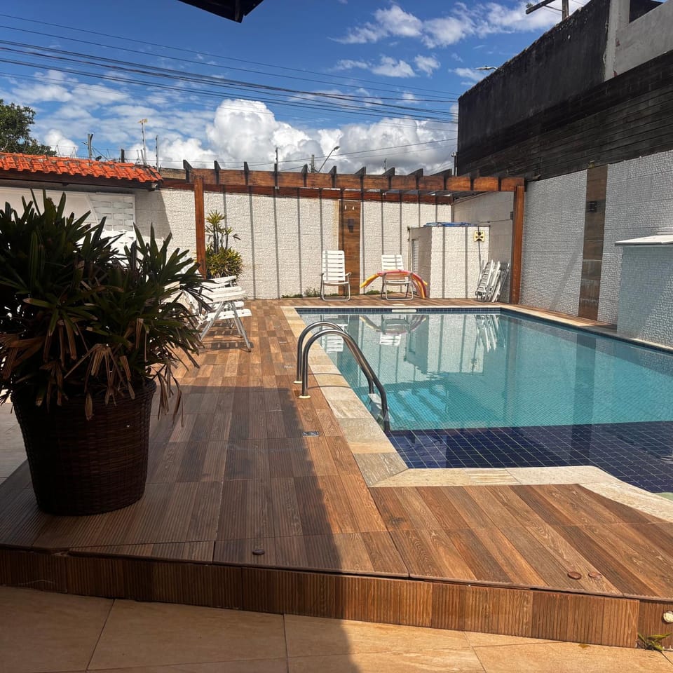 Casa em Bertioga com piscina House in Bertioga