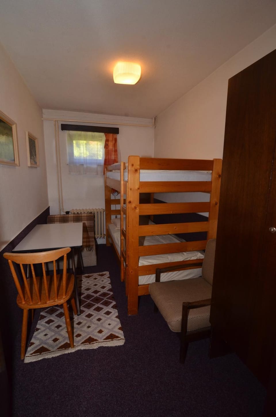 Bedroom, bunk bed