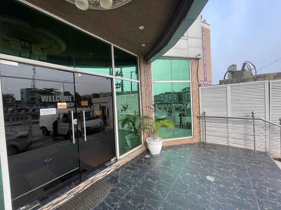 Property building, Facade/entrance