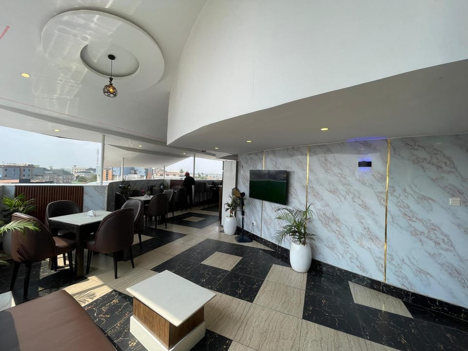 Restaurant/places to eat, Seating area