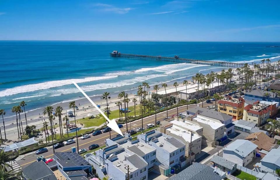 Location! Location! Location! Walk Everywhere! House in Oceanside