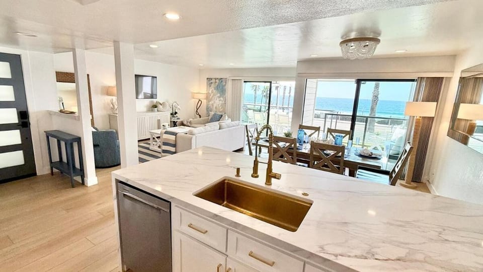 Location! Location! Location! Walk Everywhere! House in Oceanside