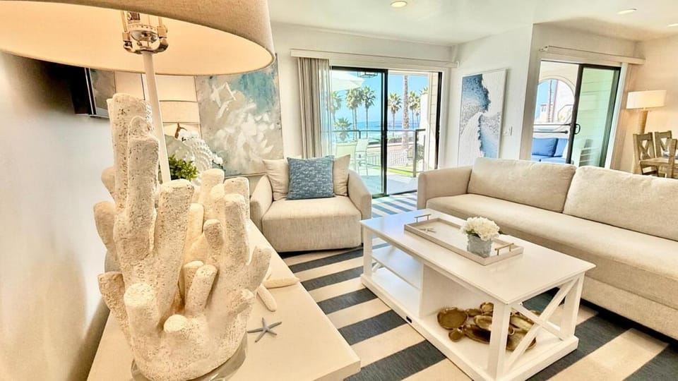 Location! Location! Location! Walk Everywhere! House in Oceanside
