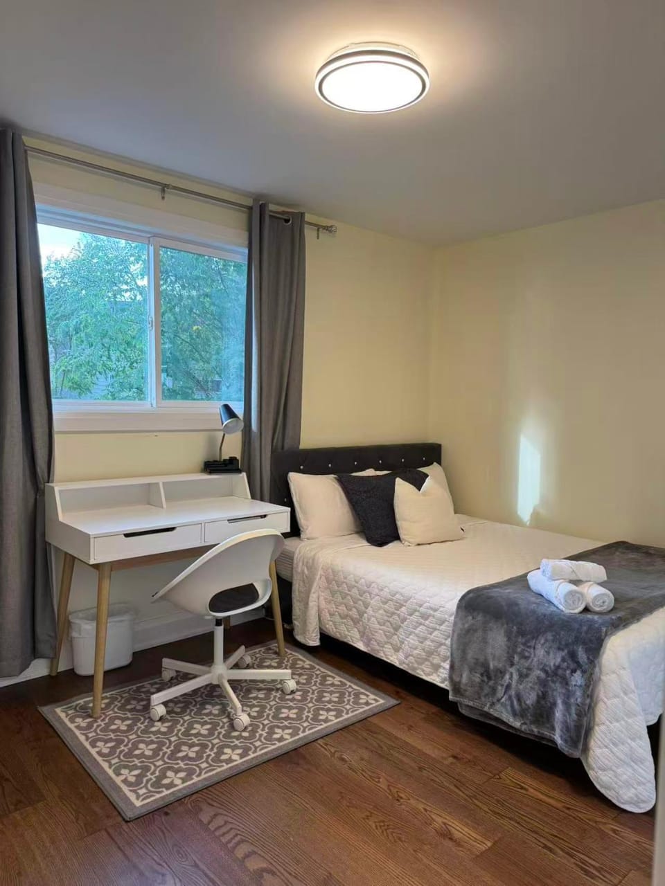 Bed, Photo of the whole room, Bedroom