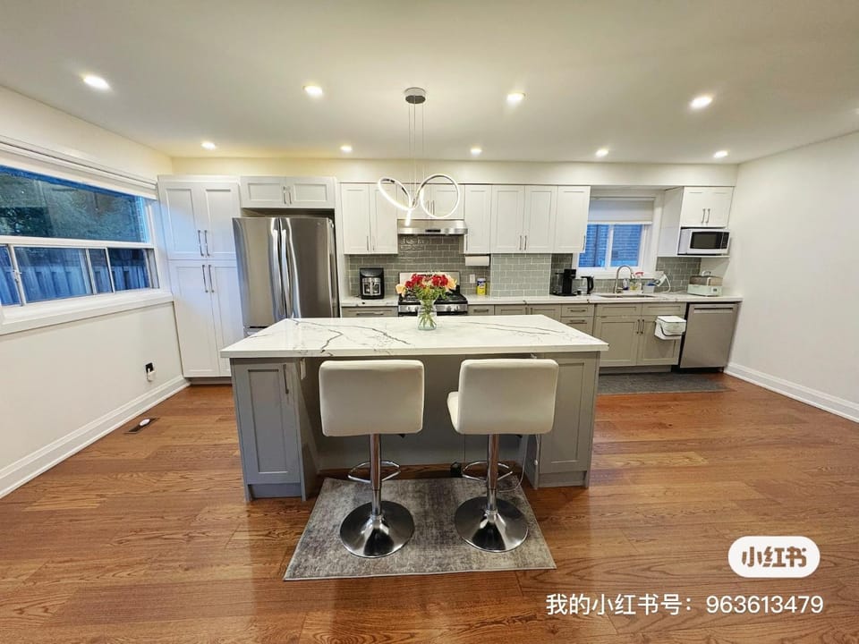 Kitchen or kitchenette, dishwasher, minibar, oven, stove