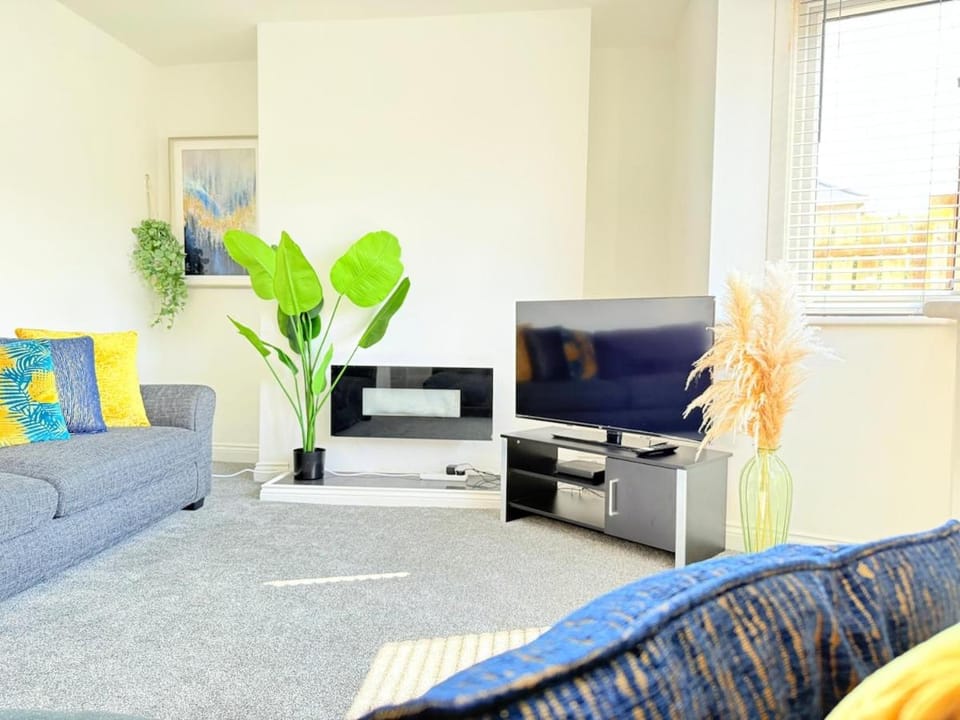 Quite Contractor Stay with Private Driveway and Smart TV bedrooms House in Hartlepool