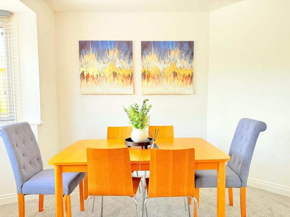 Quite Contractor Stay with Private Driveway and Smart TV bedrooms House in Hartlepool