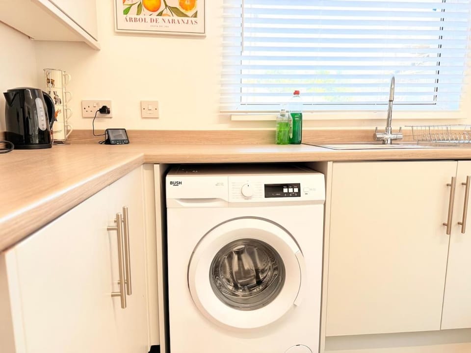 Quite Contractor Stay with Private Driveway and Smart TV bedrooms House in Hartlepool