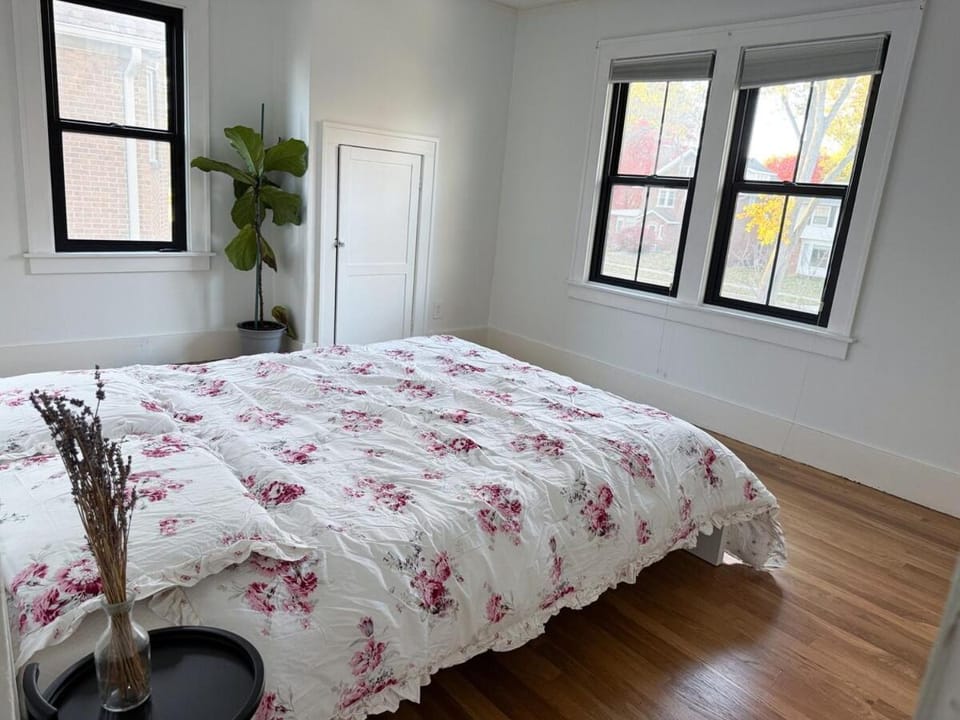 Recently Renovated 1924 DUTCH in Royal Oak House in Berkley
