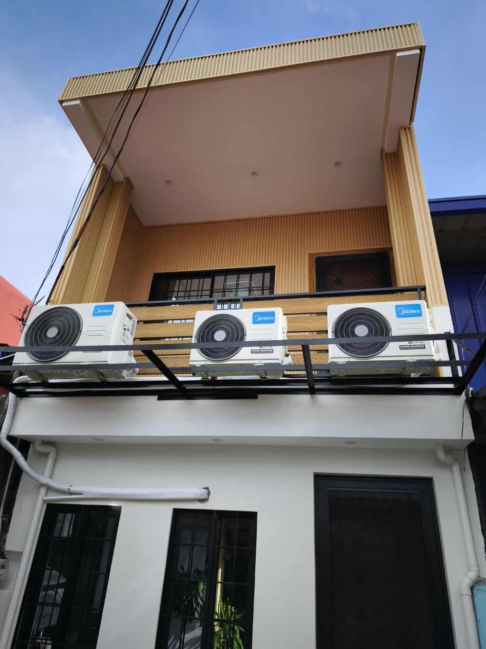 Property building, Balcony/Terrace, air conditioner