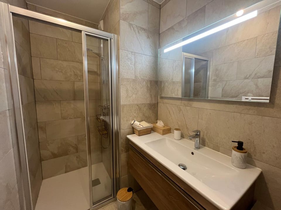 Superbe appartement à Châtel : 6 pers., parking, terrasse vue montagnes - FR-1-198-277 Apartment in Châtel