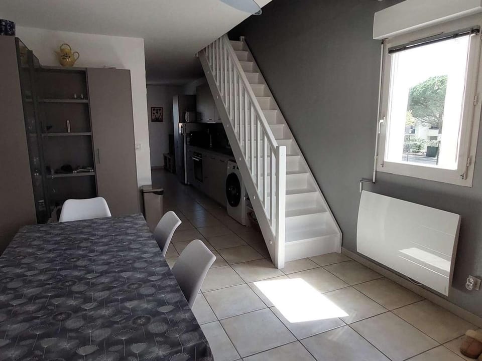 Duplex 3 pièces, 6 couchages, proche plage, parking, Le Lavandou - FR-1-251-873 Apartment in Le Lavandou