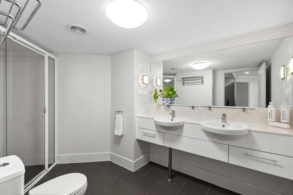Beachfront Luxury Resort Living Apartment in Hervey Bay
