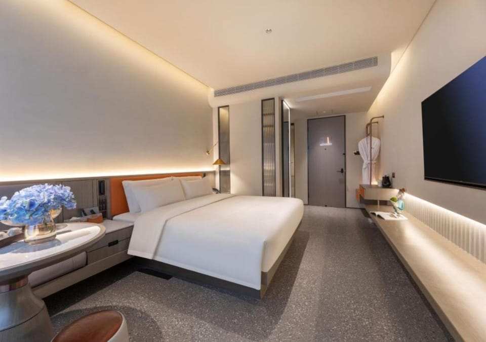 Photo of the whole room, Seating area, Bedroom