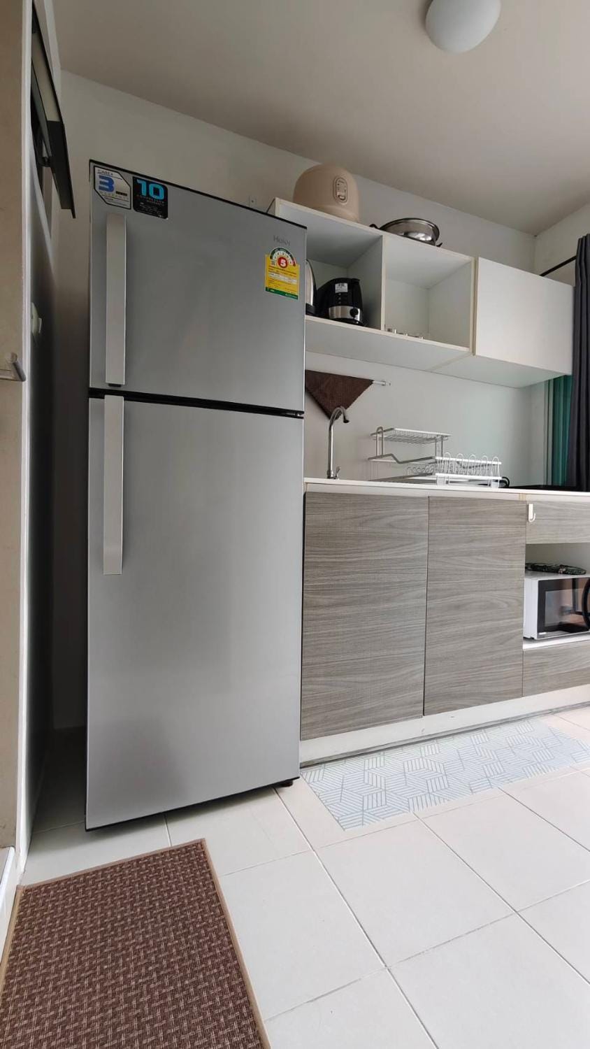 Kitchen or kitchenette, minibar, oven, stove