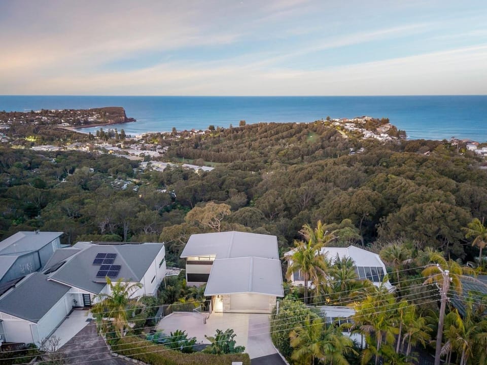 Costal Three-Storey Home with Panoramic Sea Views House in Pittwater Council