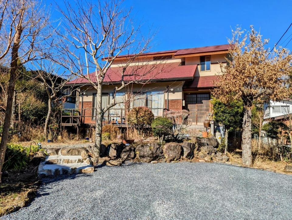 Property building, Day, Garden, Garden view, Parking