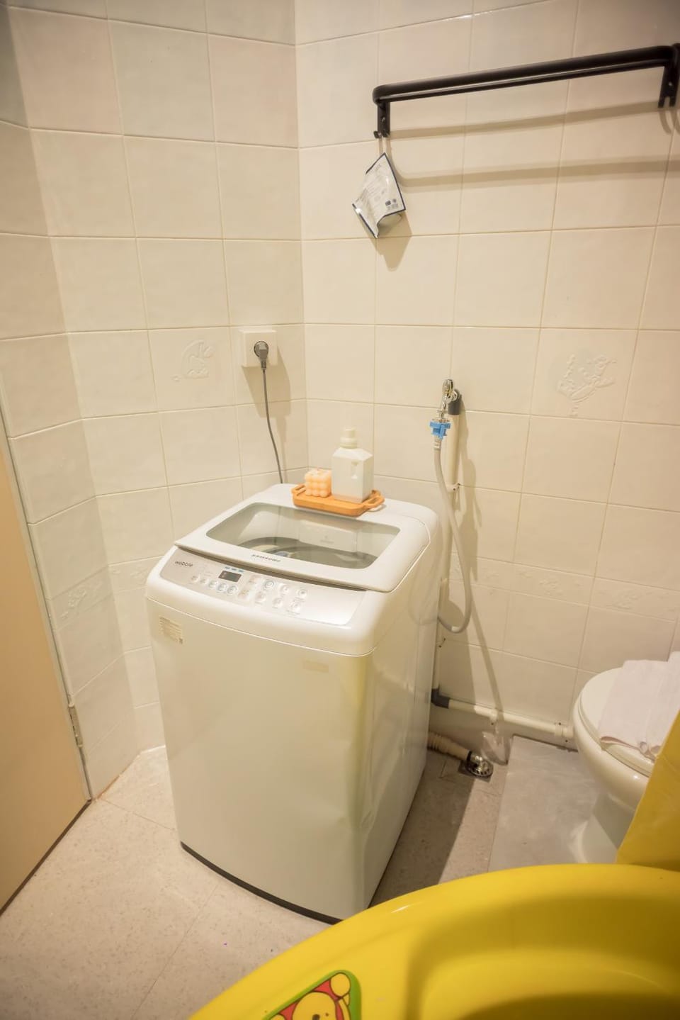 CBD Loft Studio 3A, Heart of Multatuli food scene, Walkable, Private compound, High Security Apartment in Indonesia