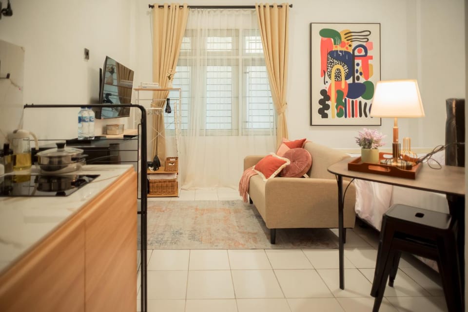 CBD Loft Studio 3A, Heart of Multatuli food scene, Walkable, Private compound, High Security Apartment in Indonesia