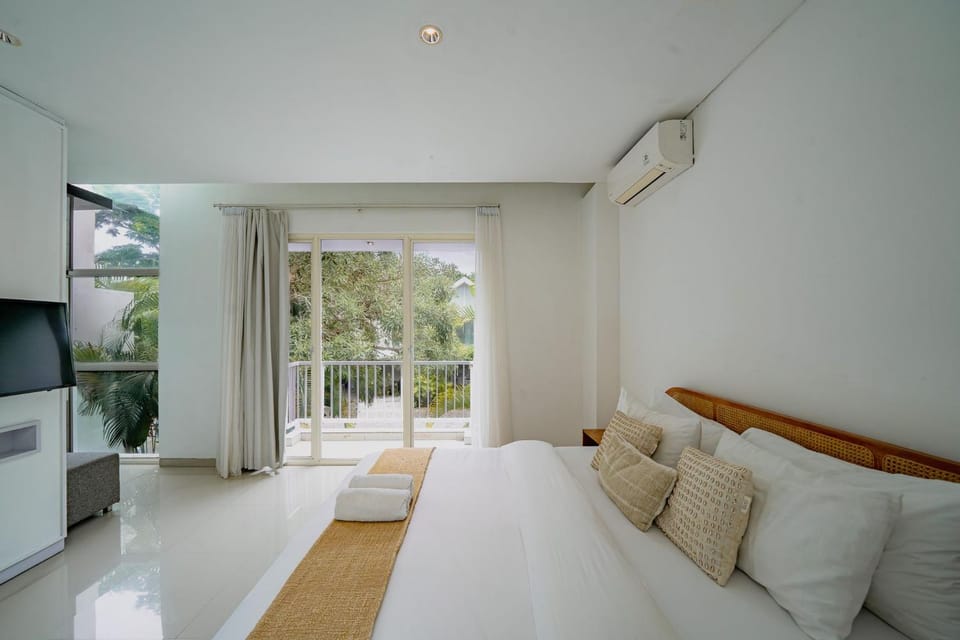 Bed, TV and multimedia, View (from property/room), Balcony/Terrace, Seating area, Bedroom, air conditioner