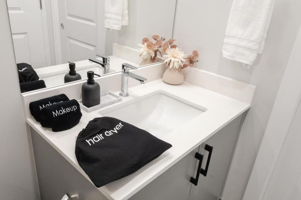 Bathroom, towels