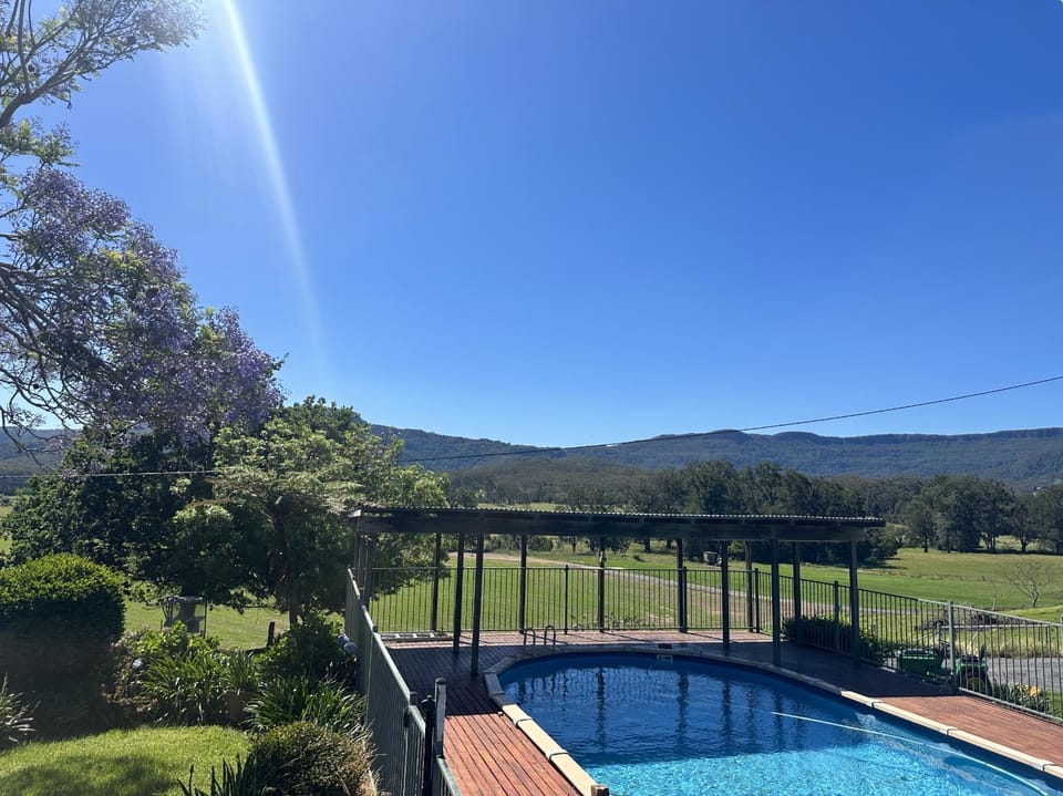 Hillview Studio One Farm Stay in Berry