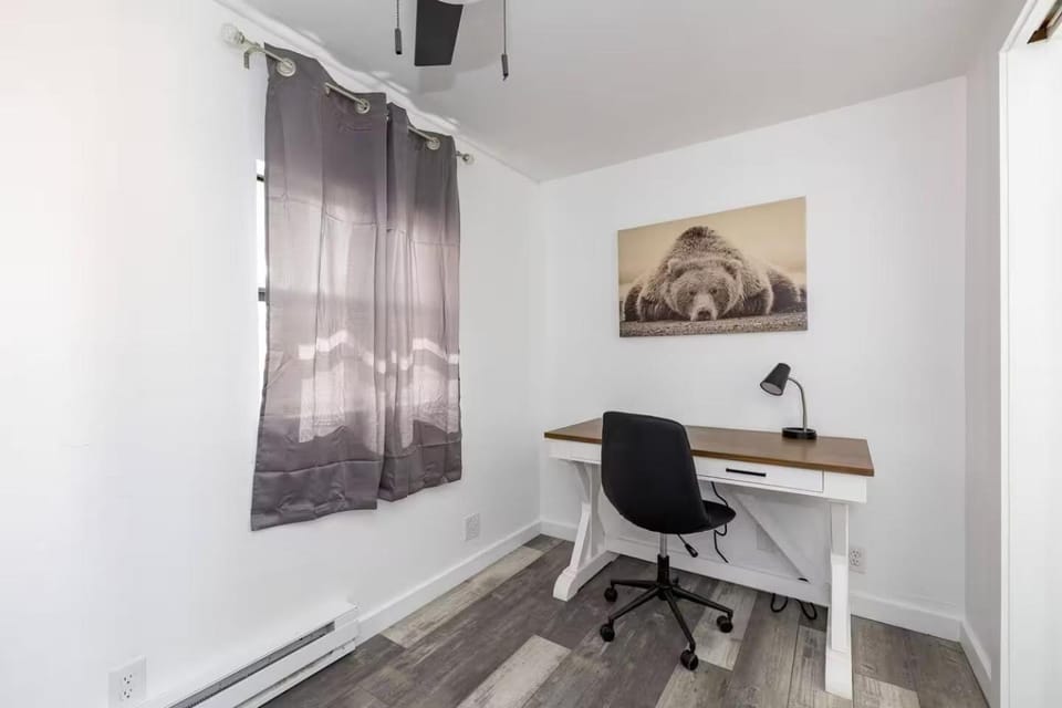 Steps to Coffee & Breweries - Paws & Pines Escape Apartment in Flagstaff