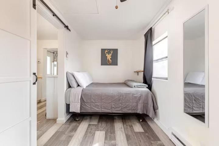 Steps to Coffee & Breweries - Paws & Pines Escape Apartment in Flagstaff