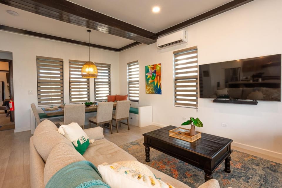 Paradise Palms and Mistico Beach Club Plus Boat Shuttle House in San Pedro