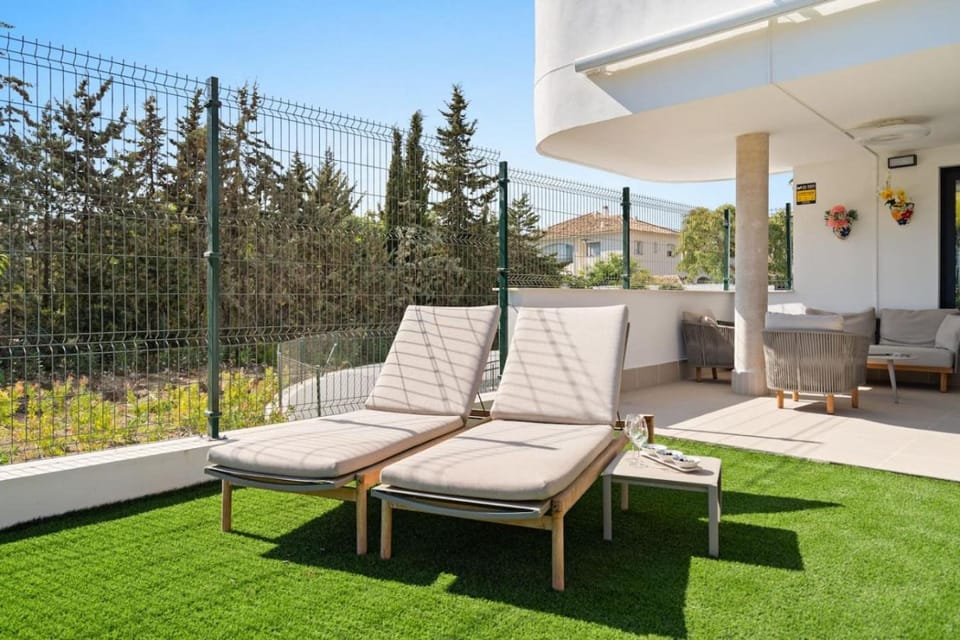 Day, Garden, Garden, View (from property/room), Balcony/Terrace, Seating area, Garden view, sunbed