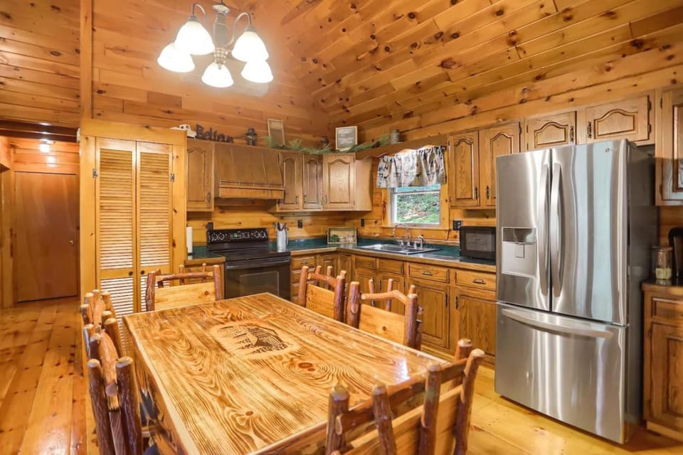 Log Cabin | Hot Tub | Ping Pong | Cozy Cabin in Pennsylvania