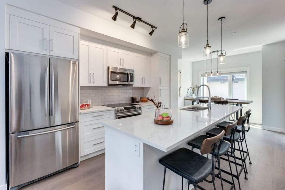 Kitchen or kitchenette, Dining area, dishwasher