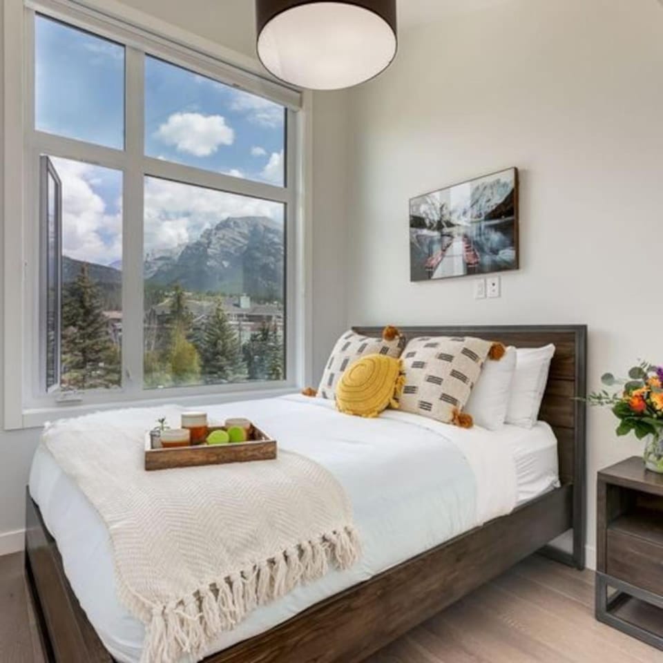 Bed, Bedroom, Mountain view