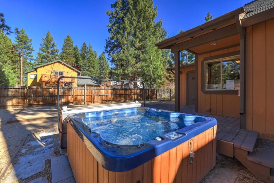 Knotty by Nature 3 bed home House in South Lake Tahoe