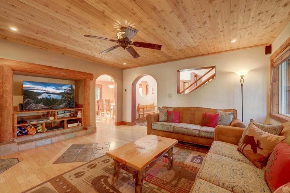 Knotty by Nature 3 bed home House in South Lake Tahoe