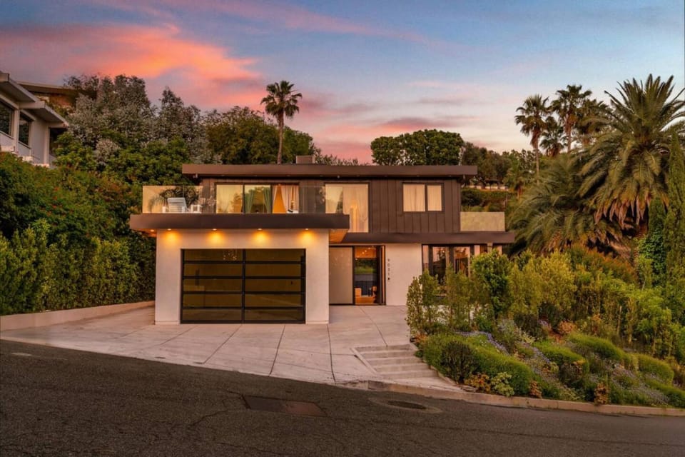 Luxury 6BR Beverly Hills Villa with Pool and Views Villa in Hollywood Hills