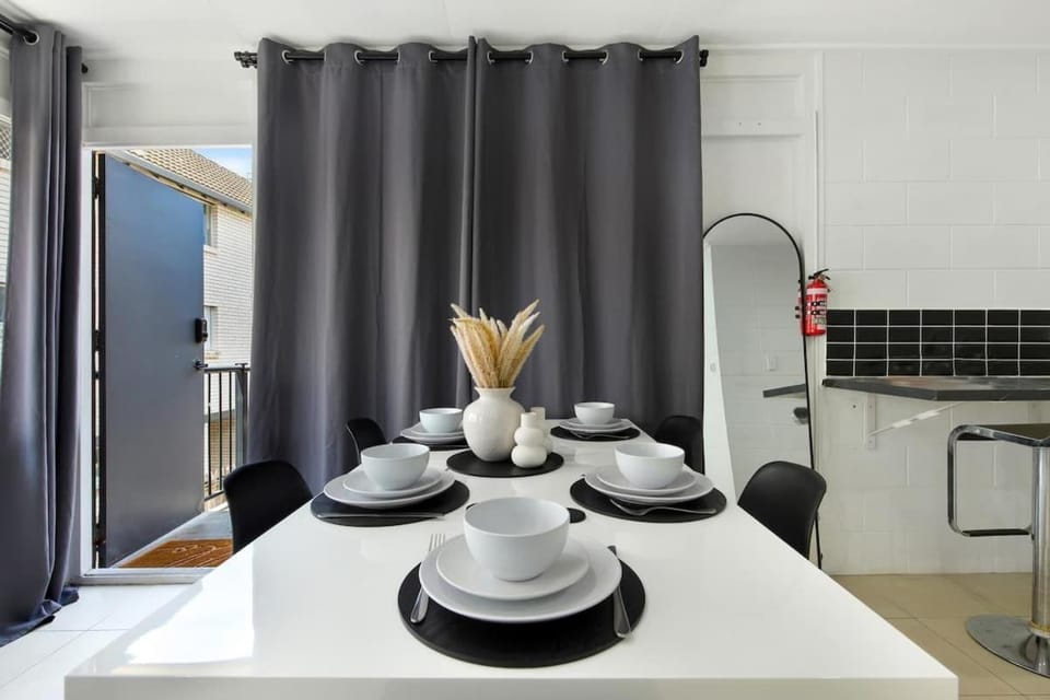 The Arcade Escape - Games & Vibes Apartment in Surfers Paradise