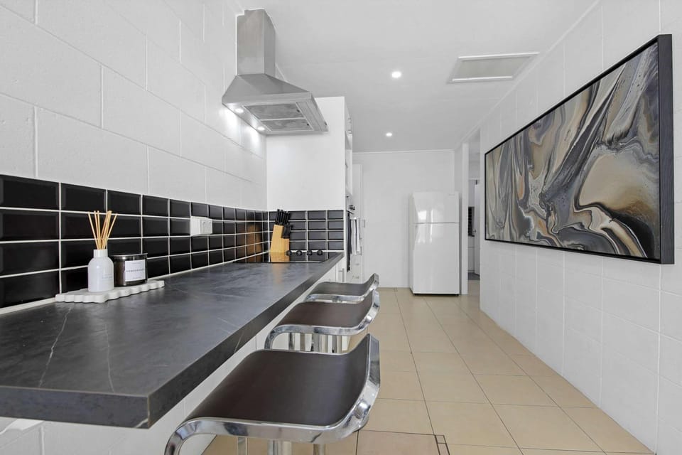 The Arcade Escape - Games & Vibes Apartment in Surfers Paradise