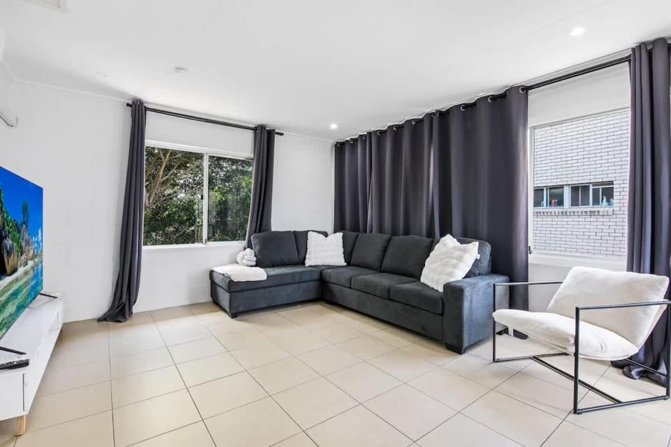 The Arcade Escape - Games & Vibes Apartment in Surfers Paradise