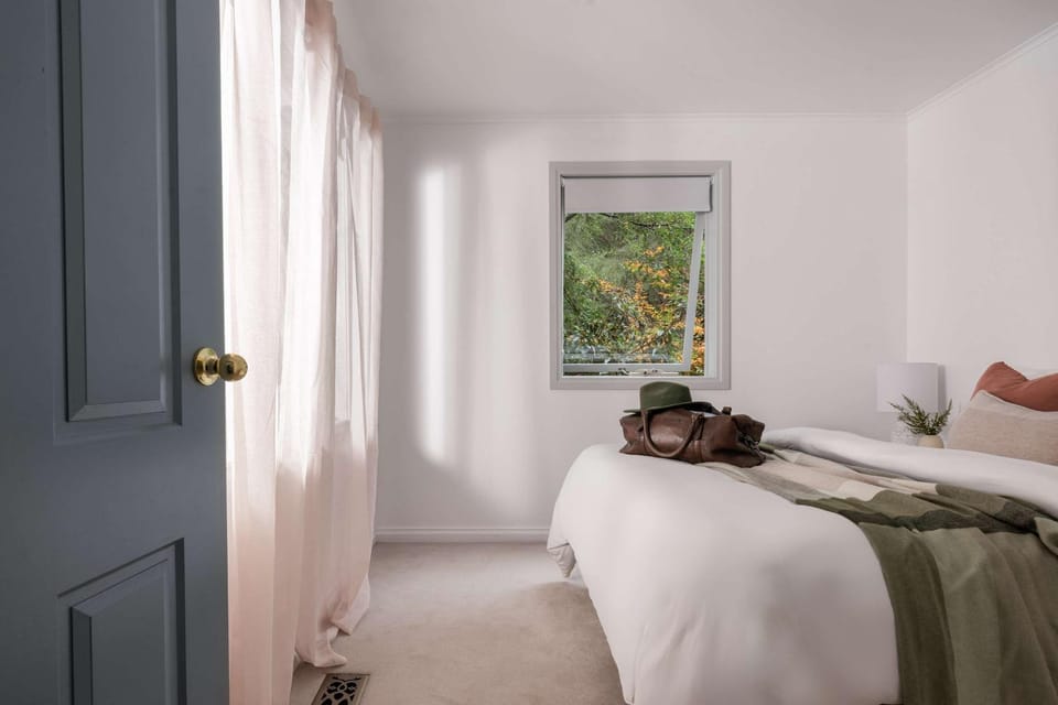 Cosy 2 Bedroom Cottage with spabath and fireplace House in Mount Dandenong