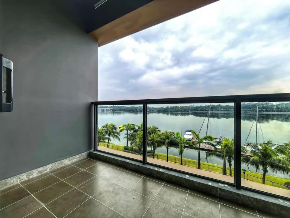 R&F Princess Cove Studio Sea Front CIQ-Singapore House in Johor Bahru