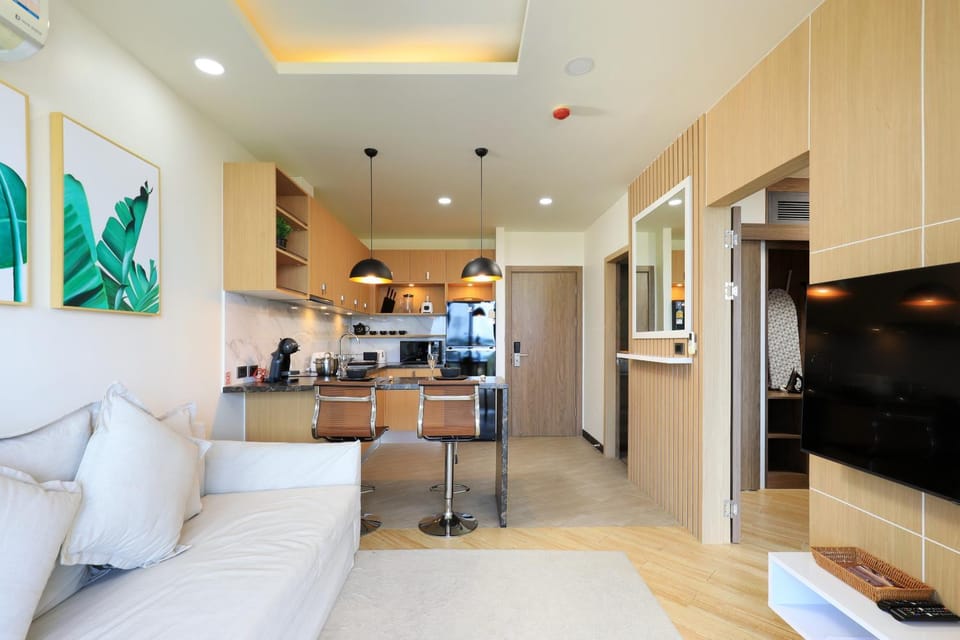 TV and multimedia, Kitchen or kitchenette, Living room, Dining area, stove, toaster
