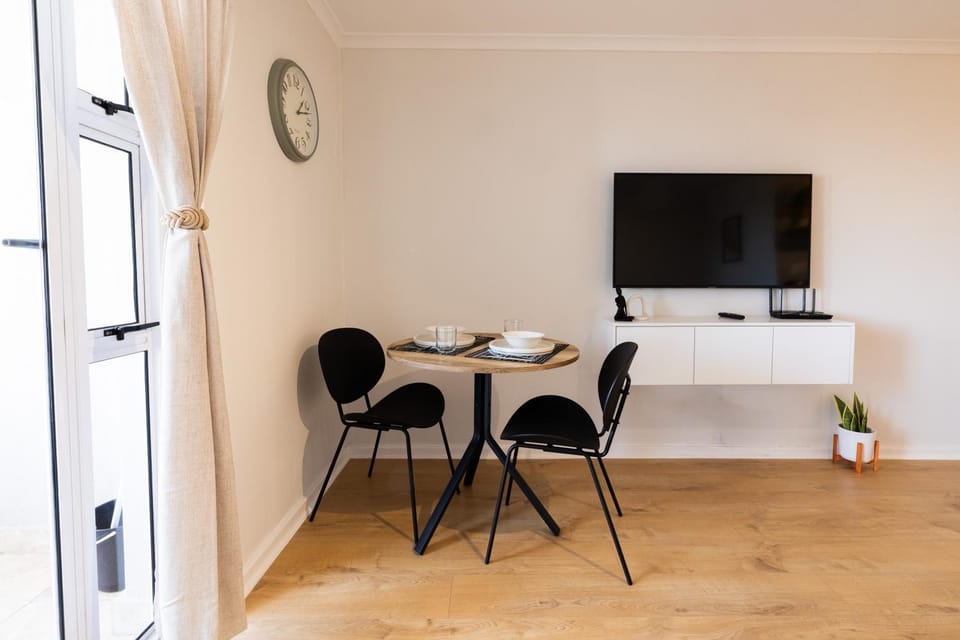 Cozy Apartment Near The Old Biscuit Mill Apartment in Cape Town