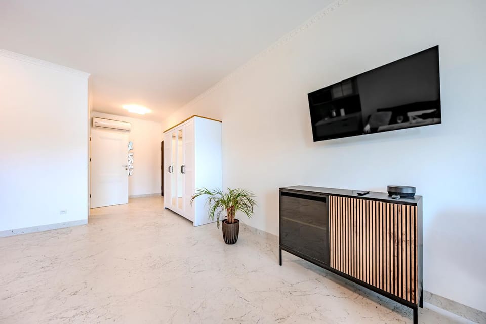 TV and multimedia, wardrobe