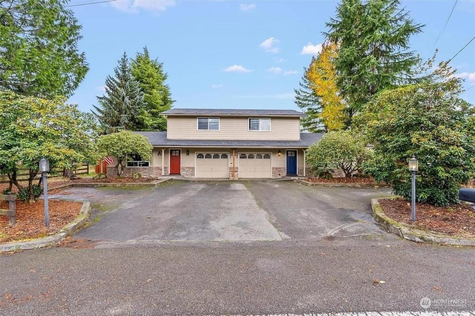 Cozy home, Walk to Lake, Food & Shops, EV Charger Apartment in Everett
